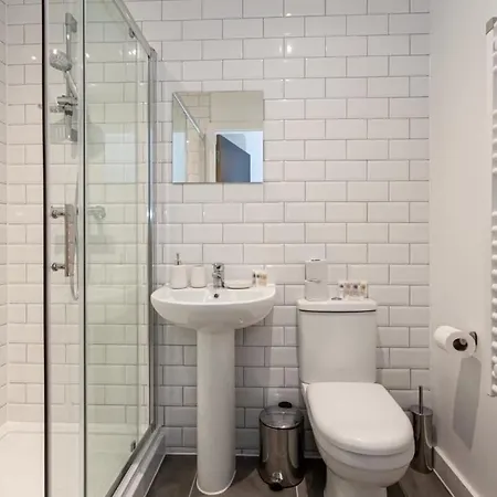 Superb 2 Bed Flat 5Min To Old Trafford Stadium Manchester Exterior photo